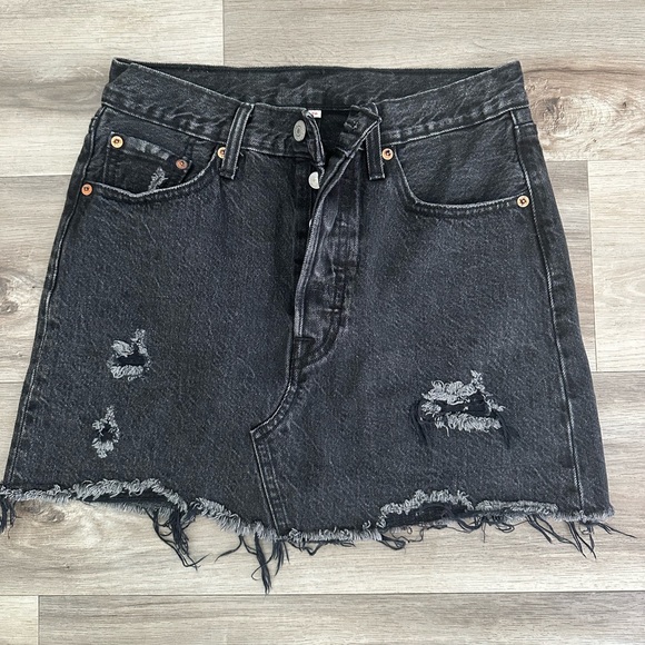BLACK DENIM LEVI SKIRT - Picture 1 of 3